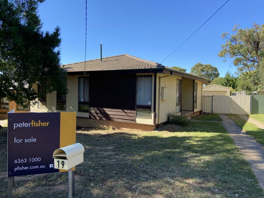 GONE: This property in Jindalee Avenue sold in less than a week. It was listed for the bargain price of $165,000. Photo: PETER HOLMES.