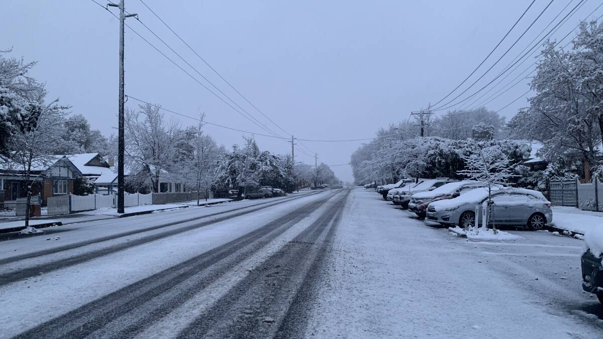 SNOW CLOSURES: Streets throughout Orange are blanketed in heavy snowfall. Photo: TRACEY PRISK.