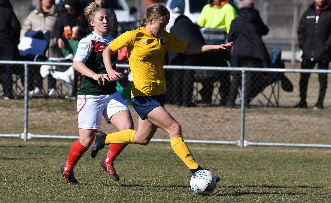 ON THE RUN: Western's Anna Hunt finds space against the SD Raiders last season, Mick Godbier is back on board to coach her open side in the 2020 NPL2. Photo: JUDE KEOGH. 