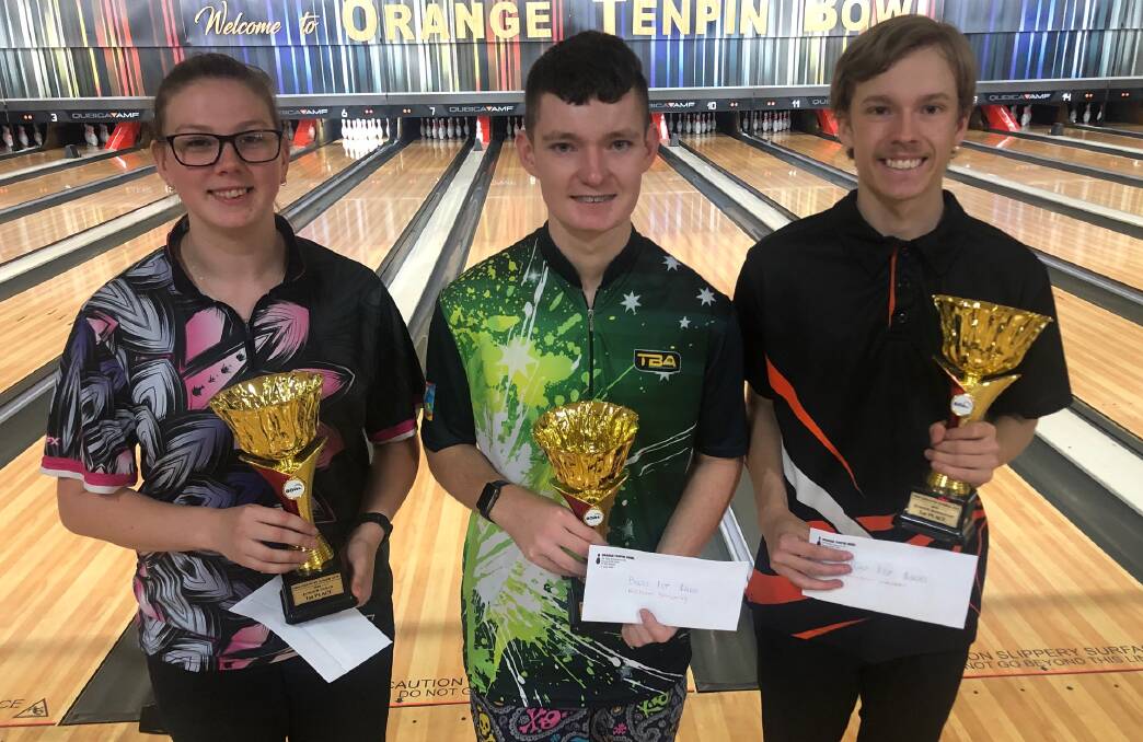 CHAMPIONS: Amy Shoesmith and Kallan Strong won their respective boys' and girls' scratch divisions while Harrison Walker won the NSW Country Junior Cup handicap gong. Photo: CONTRIBUTED