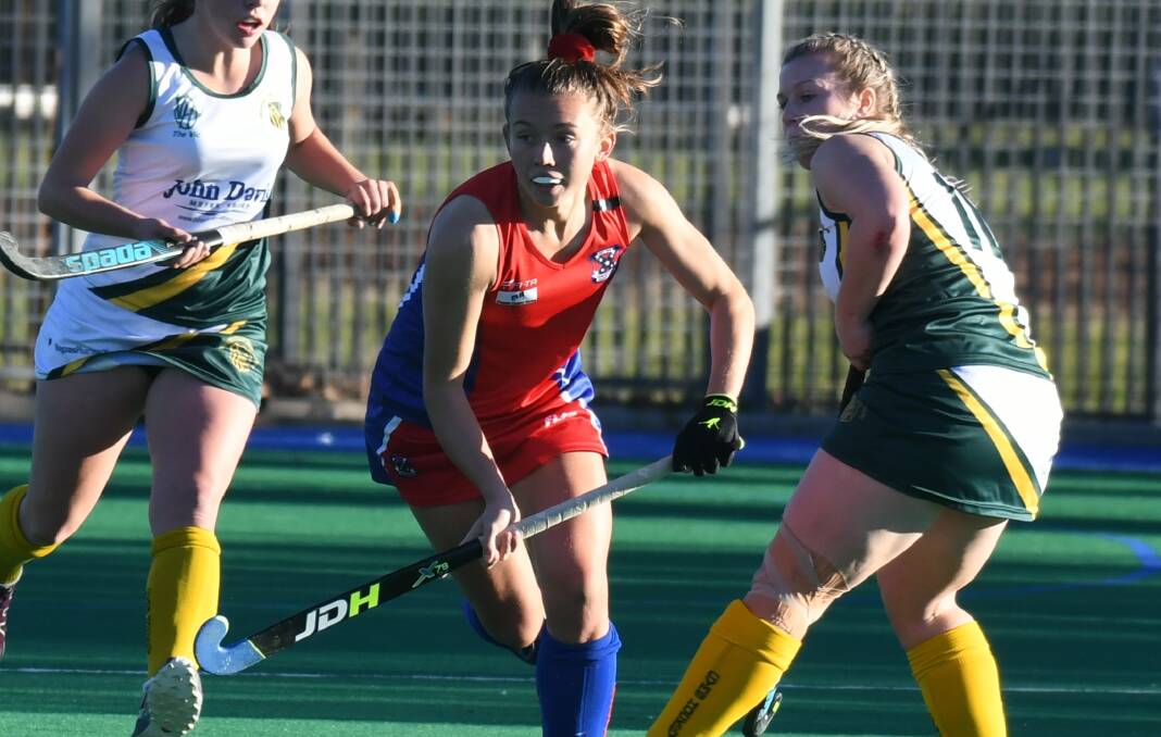 SKY'S THE LIMIT: Eva Reith-Snare pushes forward for Confederates during the 2019 Women's Premier League Hockey season. Photo: JUDE KEOGH