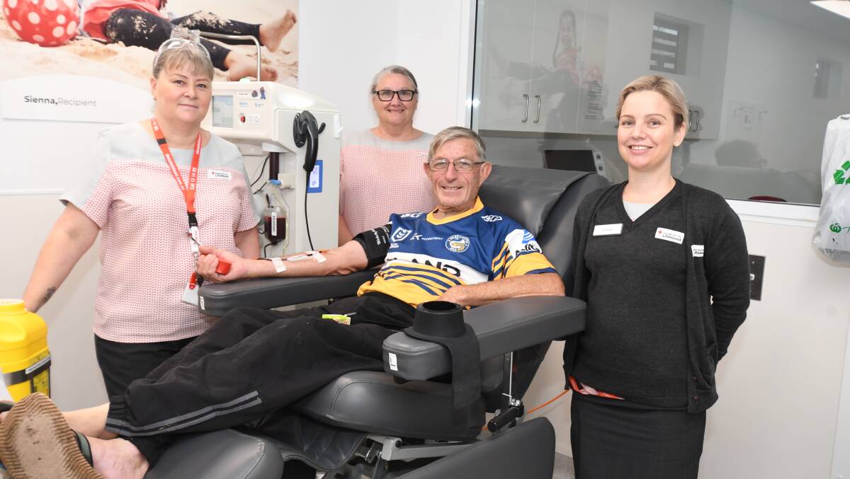 DONATING AS SCHEDULED: Lifeblood staff Sue DeGraaf, Jacky Chapman and Liesa Pancini with donor Bob Fernando on Tuesday morning. Photo: JUDE KEOGH
