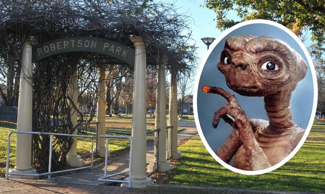 ET PHONE HOME: ET will land at Orange's Robertson Park on Friday night. Photo: FILE