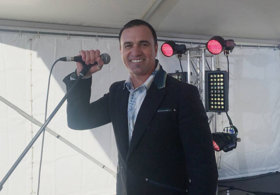 Shannon Noll performed for a large crowd during Channel Nine's Farm Aid telethon. Photo: Taylor Jurd.