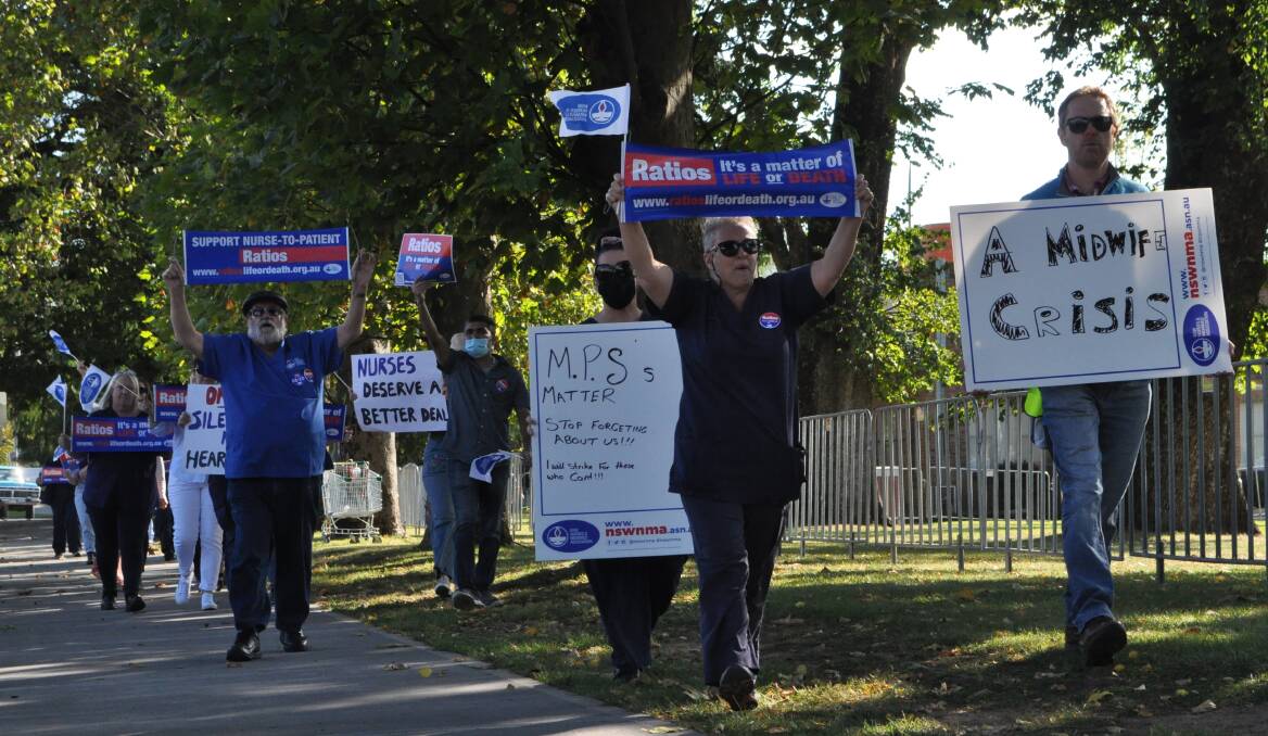 FATIGUE AND FRUSTRATION: Nurses and midwives rally in Orange on Thursday. Photo: NICK MCGRATH