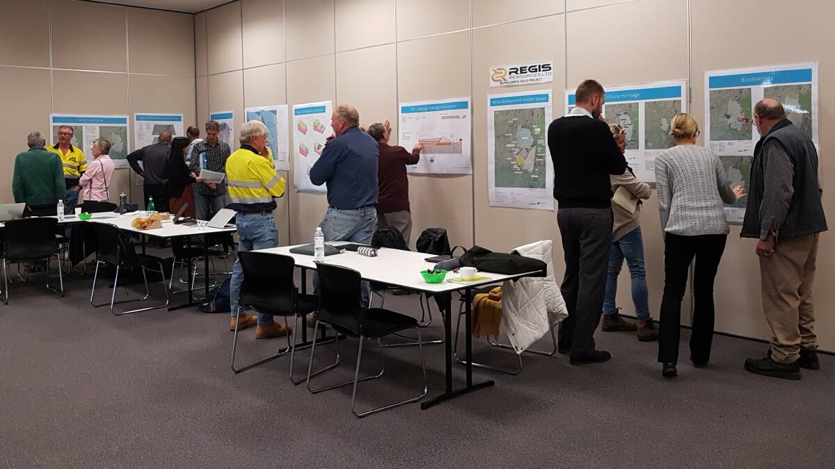 GETTING INFORMATION: Residents of Blayney and Kings Plains at the Regis meeting on Tuesday, one of two open days held this week. Photo: SUPPLIED. 