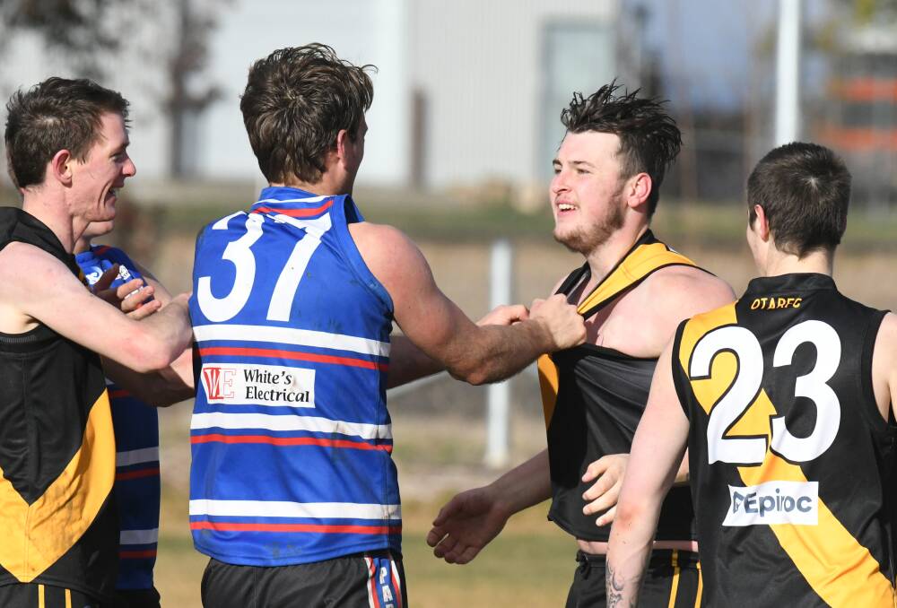 Rothnie sticking up for teammates Mark Gilmour (left) and Tyson Hannus (right) against Parkes in 2018. Photo: JUDE KEOGH