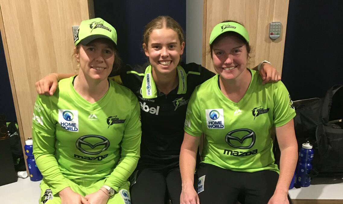 IN FINE COMPANY: Phoebe Litchfield (centre) with Alex Blackwell and Rene Farrell in Sydney Thunder gear. Photo: SUPPLIED. 