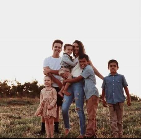 Sarah Cran with her children Callie, Jaroem, Jordon, Deakon and Dwayne.