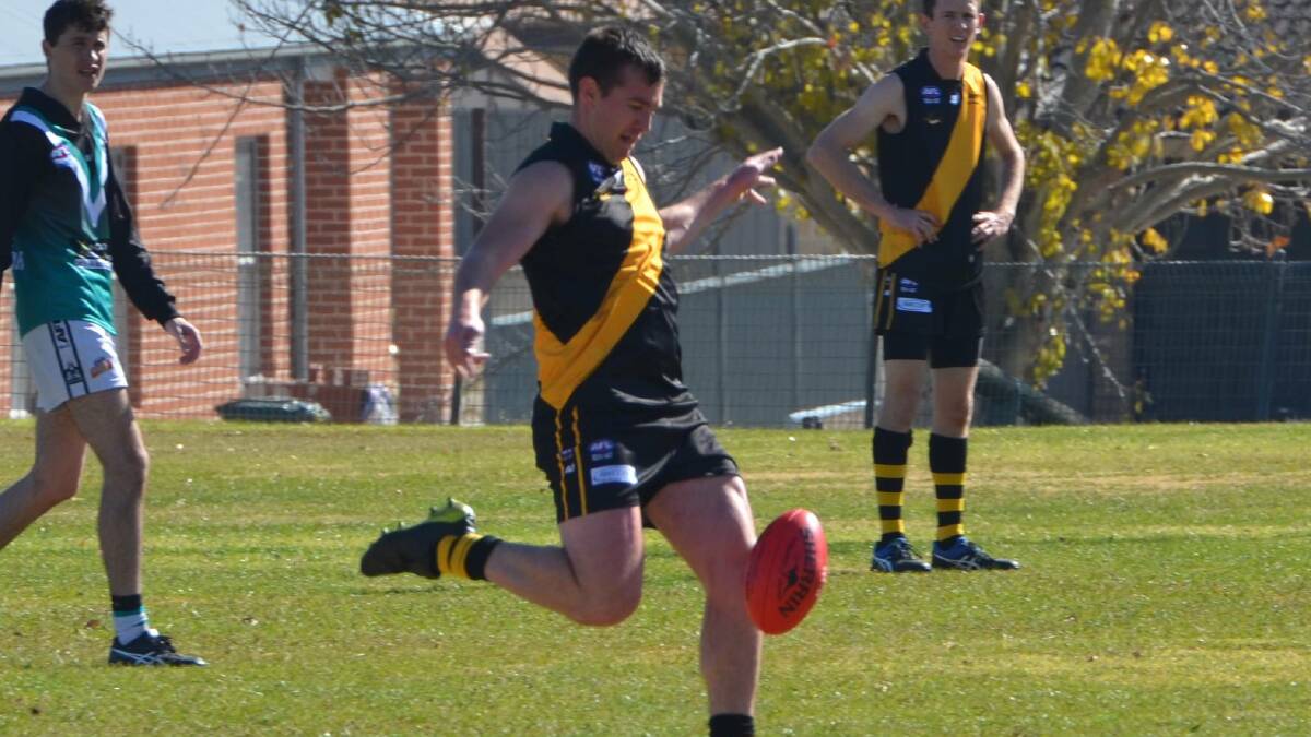 DEAD-EYE TIM: Tim Barry lines up for a shot on goal against Bathurst Bushrangers in 2018, his most recent season at the club. Photo: ANYA WHITELAW