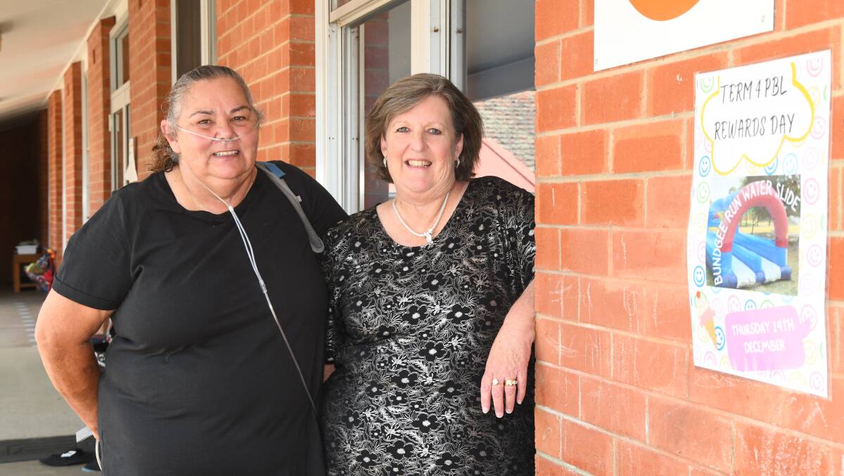Sharren Horton and Tracey McGregor have retired after a combined 43 years at Glenroi Heights Public School. Picture by Carla Freedman