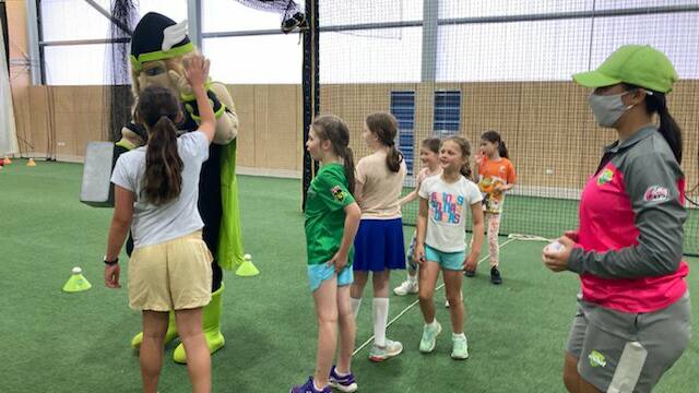 EXCITED: Former Sixers WBBL player Rhiannon Dick was in Orange to teach some young stars. Photo: SUPPLIED.