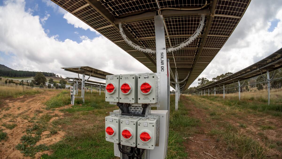 A total of 7 gigawatts of new solar and wind energy was added last year in Australia. Picture: Sitthixay Ditthavong