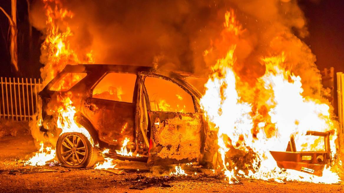 FIERY INFERNO: The Ford Territory fully alight at the southern end of Lone Pine Avenue on Tuesday night. Photo: TROY PEARSON/TNV