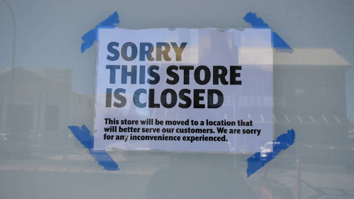 SHUT DOWN: A sign appeared on the window of the Sale Street store this week. Photo: JUDE KEOGH