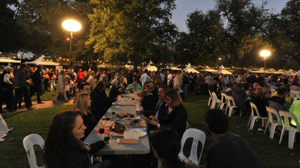 NIGHT MARKET: Crowds are expected to take advantage of an al fresco dining opportunity in the park this Friday. Photo: JUDE KEOGH