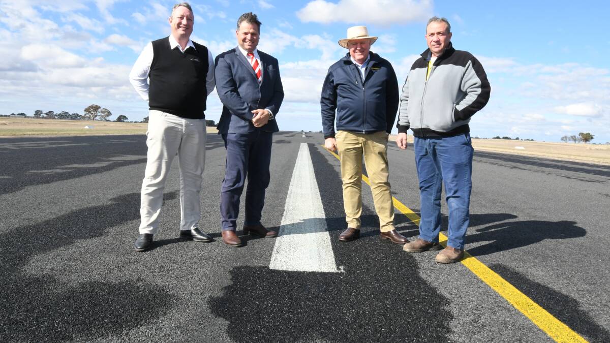 UPGRADE: Orange City Council's Director
of Technical Services Ian Greenham,
Member for Orange Philip Donato,
Parliamentary Secretary for Western
NSW Rick Colless and Orange City
Council Infrastructure Committee
Chair Sam Romano.
Photo: JUDE KEOGH
0612jkairport1