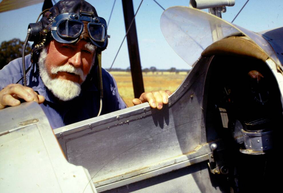 Grazier Cliff Wright has a last look at UNI before its flown to Katherine in an RAAF Hercules. Photo: CONTRIBUTED