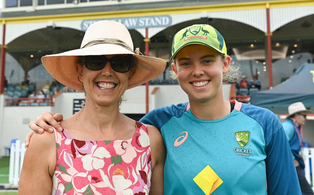 Catherine and Phoebe Litchfield. Picture by Albert Perez - CA/Cricket Australia via Getty Images
