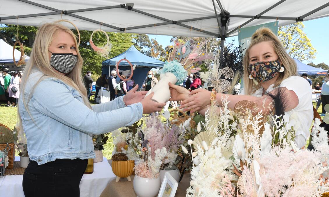 ON AGAIN: Danielle DeGraaf and Jackie Cudden at the Simply Orange Spring Markets earlier this month. PHOTO: CARLA FREEDMAN