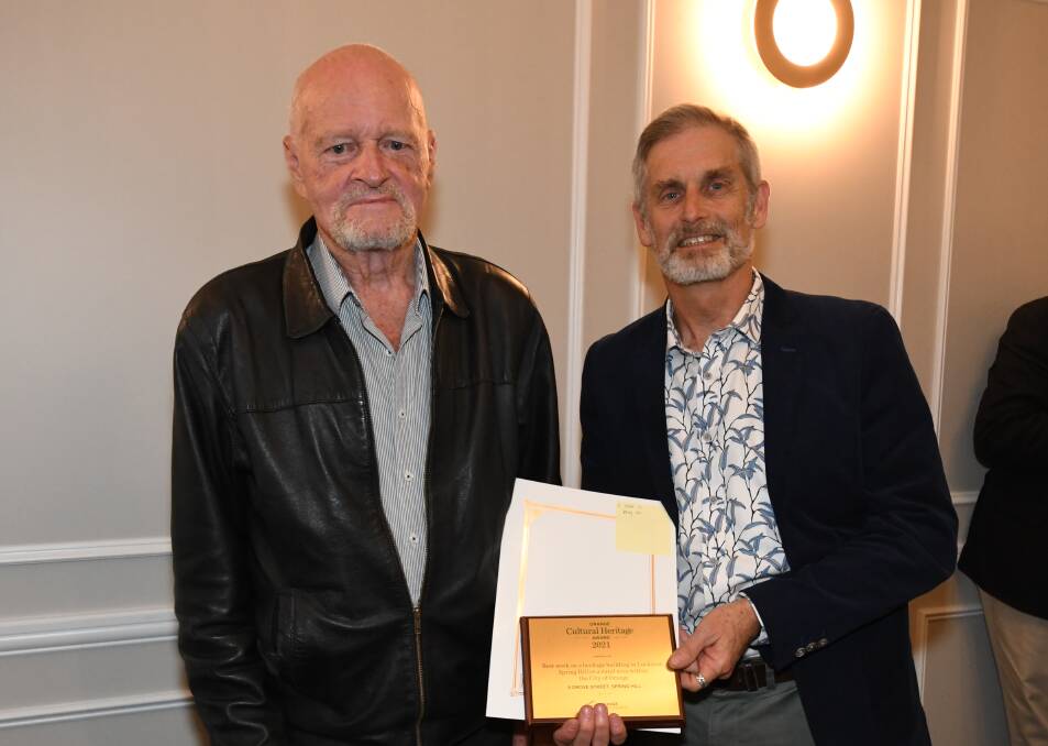 Award recipient and owner of 9 Grove St, Springhill, Rob Chamberlain with Orange City councillor, Stephen Nugent. PHOTO: JUDE KEOGH 