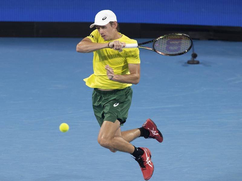 Alex de Minaur has beaten Matteo Berrettini to level Australia's ATP Cup tie against Italy.