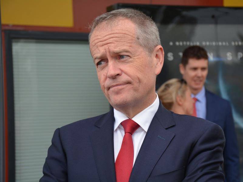 Opposition Leader Bill Shorten wants the prime minister to compensate victims of banking misconduct.