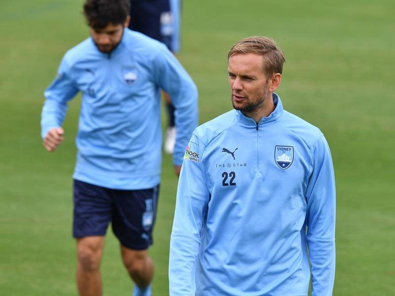 Sydney FC import Siem de Jong (r) is on track to return from injury this weekend against Wellington.