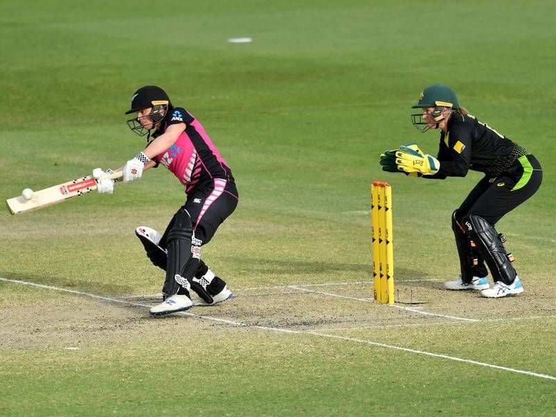 New Zealand have chased down Australia's total to win the final T20 of their three-match series.