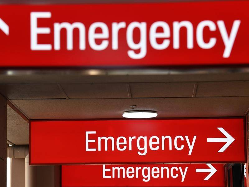 Emergency department staff should have pepper spray to help counter violence, a NSW report says.