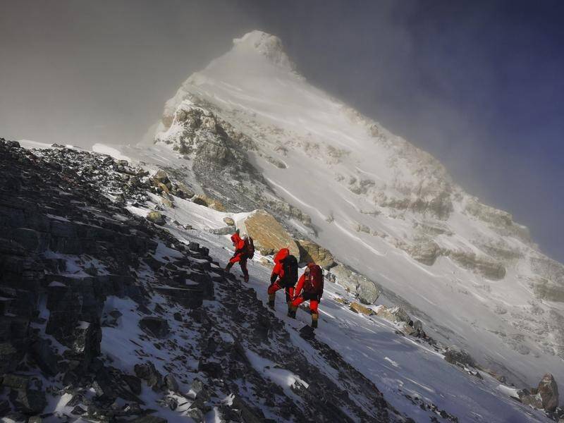Poor weather conditions stopped rescuers from reaching Australian Jason Kennison on Mt Everest. (AP PHOTO)