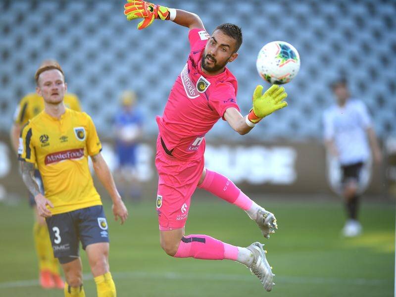 Central Coast goalkeeper Mark Birighitti wants the Mariners to push for a title this season.