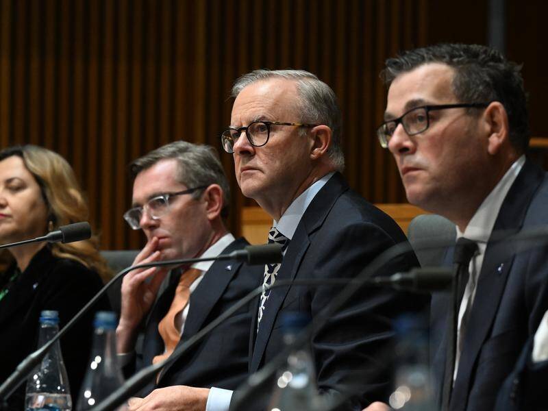 The case for shorter COVID-19 isolation periods will be discussed at the national cabinet meeting. (Mick Tsikas/AAP PHOTOS)