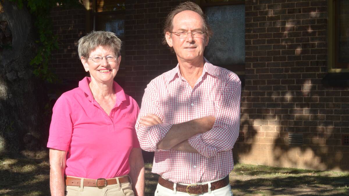 WATER RISK: Spring Hill and Surrounding Districts Consultative Committee members Sally Playfair and John Holliday. Photo: DANIELLE CETINSKI 0225dcspringhill1
