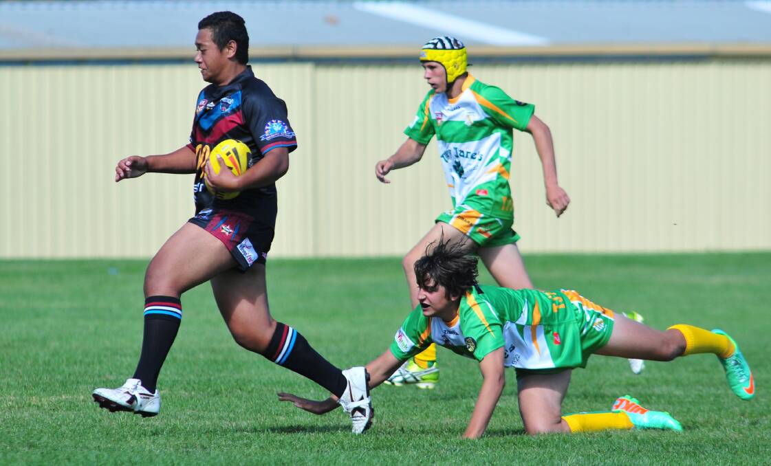 RUGBY LEAGUE: Lindsay Thurgate on the rampage as CYMS and Bathurst Panthers face off in an under 15s clash on Saturday. Photo: STEVE GOSCH