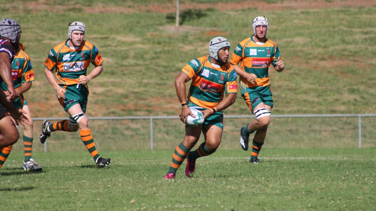 ORANGE CITY: Fly-half Mesui Lemoto looks to spin the ball wide. Photo: MICHELLE COOK