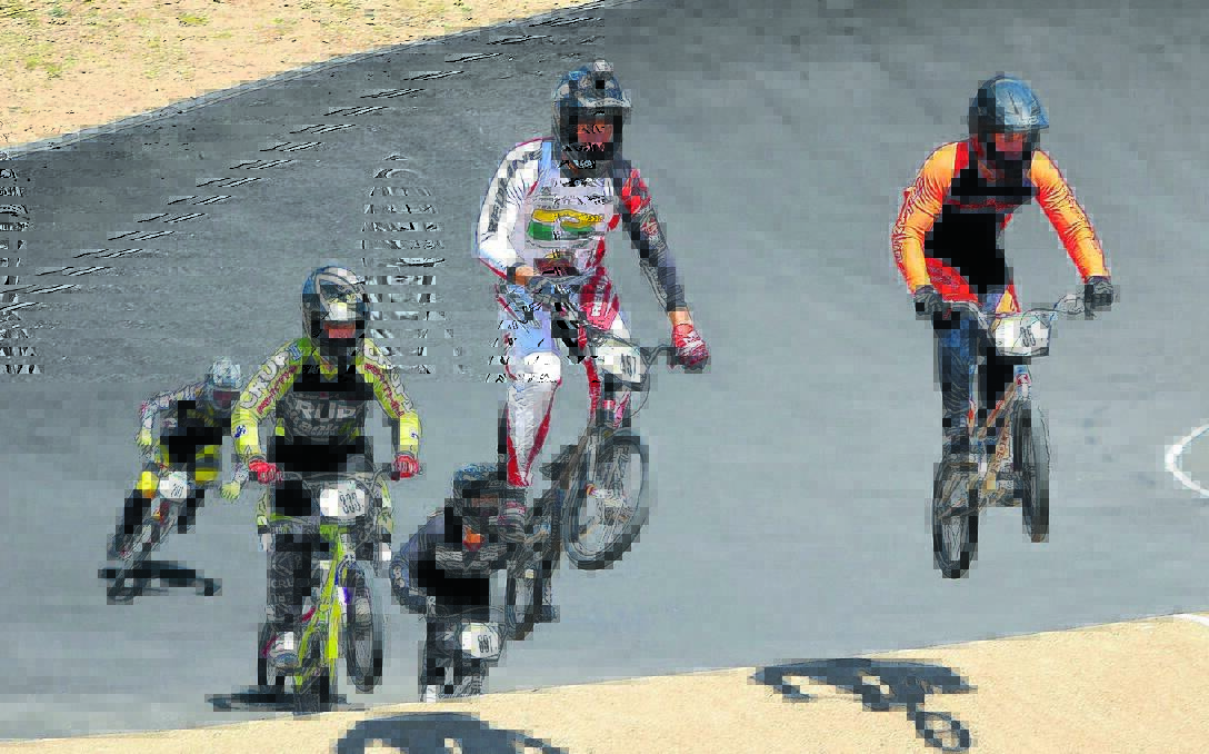 SURPRISE WINNER: Alex Cameron (#333) only managed a minor placing in this moto behind Josh Callan (#457) and Brad Game (#35). Later on Saturday afternoon he was crowned the elite men's national champion.
Photo: ANYA WHITELAW 030516yBMX4