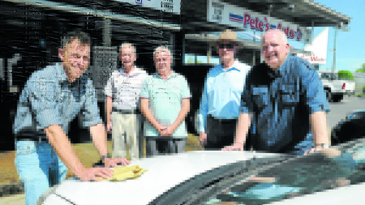 CHAMOIS SHIMMY: Owner of Pete’s Car Wash Peter Mueller with some of Orange’s veterans Barry Bettles, Allan Bennett, Ben Cook and Lindsay Wright who will be eligible for a free car wash on Remembrance Day. Photo: JUDE KEOGH