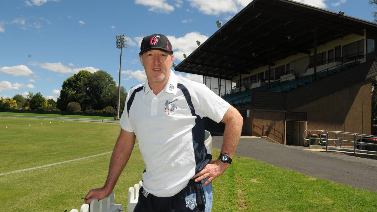 STAR POWER: Geoff Lawson returned to Wade Park yesterday for the Home Ground Tour. Photo: JUDE KEOGH 0130cricket2