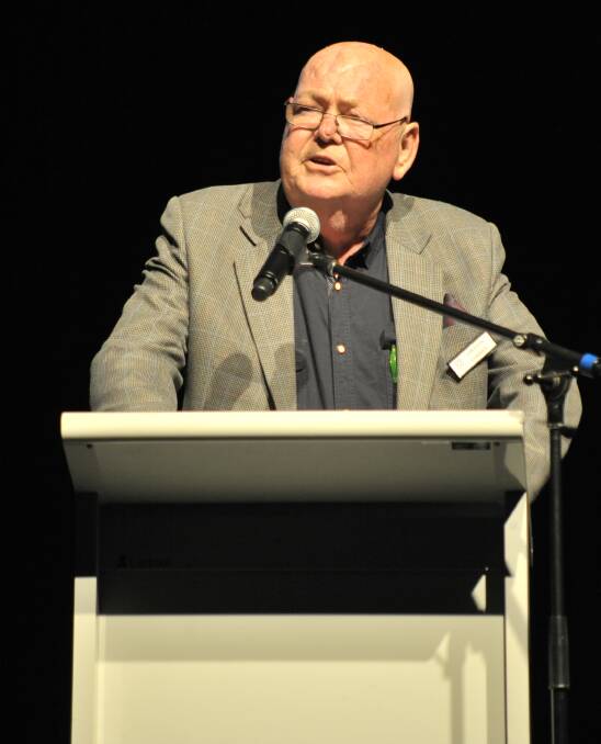 HE WILL BE MISSED: The late Gregson Edwards introducing Edmund Capon at the Alan Sisley Memorial Oration in March this year.

