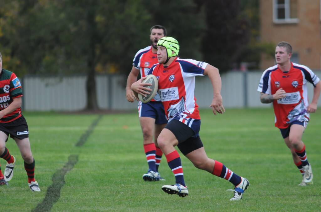 ON THE MOVE: Hina Farrow runs the ball up for the Barbarians in their first round win over Kandos on the weekend. Photo: STEVE GOSCH 0426sgbarb1