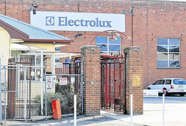 Industry Minister Ian Macfarlane has all but ruled out setting up a federal fund to cushion the blow for the 544 Electrolux workers facing redundancy at the Orange plant, instead referring them to agencies like Centrelink for assistance.